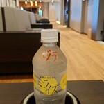 神馬の湯 売店 - 大山山麓天然水ミライズ(150円)買ったら専用冷蔵庫に入れる前に自分のものと分かるように名前を書きましょう