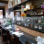 趙の飲茶 888 - 店内。カウンター席。