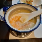 趙の飲茶 888 - 海老1尾はいったお粥は生姜が効いてます。