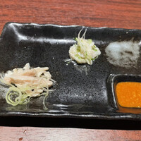 闘牛門 別邸 和ノ牛 - 正直これはよく分からなかったです。
                  盛り付け忘れかと思い、聞いてしまいました；
                  食べかけではないです。