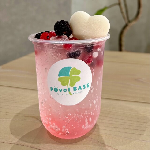 Pivot BASE Travel cafe ＠Tonbori （ピボット ベース トラベル カフェ アット トンボリ） 大阪難波/カフェ