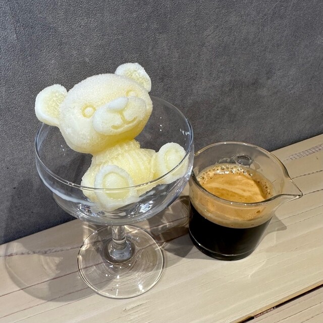 Pivot BASE Travel cafe ＠Tonbori （ピボット ベース トラベル カフェ アット トンボリ） 大阪難波/カフェ