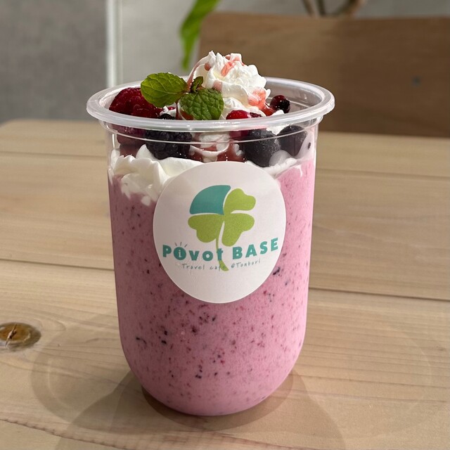 Pivot BASE Travel cafe ＠Tonbori （ピボット ベース トラベル カフェ アット トンボリ） 大阪難波/カフェ