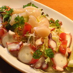 イタリアンカジュアルダイニング何駄感駄 - タコと貝柱のサラダ