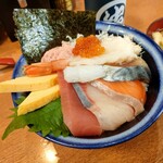 Kaitenzushi Umikko - うみっ子海鮮丼