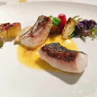 レストランひらまつ 広尾 - サワラ　いぶりがっこソース