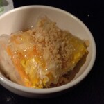 オールドタイランド 飯田橋店 - 生春巻き。チリソースの上にかかっているピーナッツがアクセントになっていて美味しかったです。