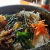 焼肉処 冠木門 - 石焼ビビンバ　スープ付(￥880)。混ぜて食べよう！