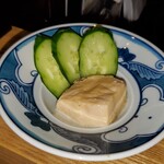 Meishu Dokoro Robatayaki Heno Heno Moshi Ji - 山うに豆腐です♪
                      
                      熊本の名産品！！
                      日本のチーズといわれています♪
                      
                      これと純米酒のぬる燗、サイコーです！！