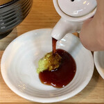 TOKYO FISHERMAN'S WHARF UOHIDE - ワサビ醤油を作り