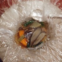 舞浜Teppanyaki＋ - トロトロに煮込んだ国産牛と根菜の蒸しスープ仕立て