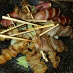 Meishu Dokoro Robatayaki Heno Heno Moshi Ji - 焼き鳥盛り合わせ♪