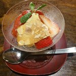 迦陵 - デザート！桜の塩アイスクリームと苺のスムージー