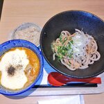 全粒粉生うどん 手練れ - スパイス薫るチーズカレーつけうどん