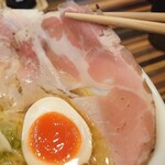 日野ラーメン - チャーシューと味玉