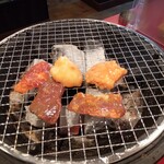 焼肉ホルモン 神田商店 - 焼き物をのせました