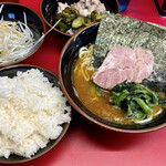 家系ラーメン 佐々喜家 - 