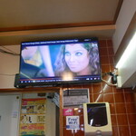 インド料理ダイニングバー ルドリ - 店内インドミュージックビデオ