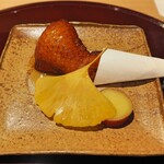 おみ乃 - 松茸と餅米を詰めて揚げた手羽先 + 丸十（さつまいも）の蜜煮