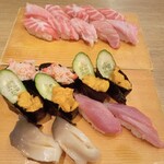 寿司 築地日本海 - 大トロ　茹でズワイ　ウニ　ハガツオ　ホッキ貝