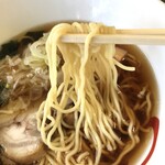 レストラン　清樹苑 - 中華そば　麺アップ