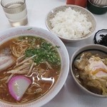 のざわ食堂 - 中華そば３５０円・めし（小）１３０円・白菜玉子煮２２０円　計７００円