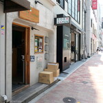 むぎとオリーブ - 銀座六丁目、GINZA SIXの真裏。人気ラーメン店「むぎとオリーブ」。ちなみに蕎麦は扱ってません