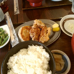 Sapporo Gyouzaseizousho - ランチ限定餃子ザンギ定食