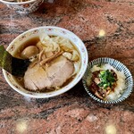 春木屋 - ワンタン麺(しょうゆ)煮玉子トッピング＆青菜肉めし