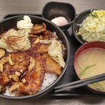 伝説のすた丼屋 - 四日市トンテキ丼ガツン盛り(期間限定)飯増し+プチサラダ