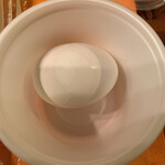 タパス＆タパス - 殻付きの温玉は別添えにしてもらいました