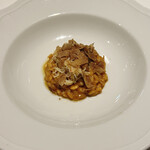 recte - 噴火湾の毛蟹のリゾットです。イタリア米なので大粒で歯応えあり。白トリュフの香りが甲殻類の匂いとマッチング