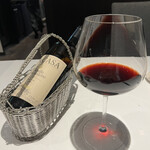 recte - トスカーナの赤。王のワインと呼ばれるブルネッロディモンタルチーノです