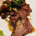 recte - 純血種の梅山豚のロース。ハーフとは見栄えも全く異なれば食感と味わいも別物。イノシシのような月の輪熊のような、これはジビエだ\(//∇//)\