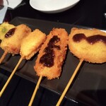 Sumiyoshichoutachinomibaru - 玉葱、味噌串カツ（オリーブオイル掛け）、エリンギ（カレーパウダー掛け）、明宝ハム、生麩（抹茶塩）