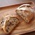 ブーランジェリー タネ - 料理写真:野ぶどうとクルミのパン（320円／半分）