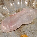 馳走 啐啄一十  - ⑥炭火&ガスバーナー炙り白甘鯛(静岡県焼津産、サスエ前田魚店、2.7kg、7日熟成)
      産卵期は初夏～夏、旬は通年
      炙りで脂を活性化させ旨みを引出しつつも、透明感のある甘みも楽しめます