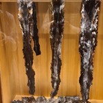 馳走 啐啄一十  - 昆布
      ①羅臼昆布の出汁は主張のある多重な旨みが特徴なコクのある味わい。
      ②利尻昆布の出汁は透明感がありながらも輪郭がはっきりしたキレのある味わい
      ③真昆布の出汁は調和がとれた穏やかで円やかな味わい