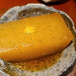 馳走 啐啄一十  - ⑮煮大根(３日煮たもの)
      お漬け物ではなく煮大根がご飯のお供。
      見た目に反して薄味ですが、それでもしっかり味が滲みており、ご飯に合います。