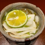 馳走 啐啄一十  - ①肥後手延べ素麺ゆきやぎ(熊本県南関)、松茸(広島県庄原産)、酢橘、羅臼昆布&血合抜き本枯節の出汁のお椀(広島県竹原の軟水　硬度20)
      羅臼昆布らしい主張のある多重な旨みが特徴のコクのあるお出汁