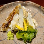 馳走 啐啄一十  - ③蒸し渡蟹(山口県光産、雄)、胡瓜添え
      産卵期は春～夏、雄蟹の旬は夏～秋
      子供の頃に沢山捕まえたが激減した様子
      雄蟹は雌蟹より身の甘みが強いのが特徴
      シンプルに蟹の穏やかな旨みをじっくりと味わう