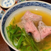 馳走 啐啄一十  - ⑬榊山牛(サーロイン)、真昆布&4種類(真昆布&いりこ、鰹節、鯖節、あご節)節の出汁しゃぶ
                    肉の味が強い！ので出汁しゃぶが好み
                    出汁の調和がとれた円やかな味わいに4種類の節が複雑で立体的な旨みを構築