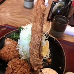 とんまる - つい立たせちゃうエビフライ(^^)