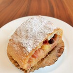 グリュッケンベルグ - 違う日のアップフェルシュトゥルーデル。この日のは、ちょっと林檎少な目のところに当たったのかも。