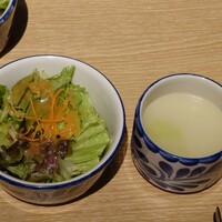 神楽坂焼肉 Kintan - サラダとスープ
