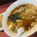 中華料理 珍来 - 半チャーハン+ラーメンセット(大盛り+150円)