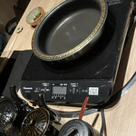 近江牛専門店 近江かど萬 - 最高級部位を自分で調理。甘くまろやかな割り下で炊くすき焼き。