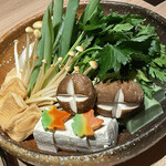 近江牛専門店 近江かど萬 - 麩が分厚くて美味しい。上質なえのき。