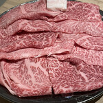 近江牛専門店 近江かど萬 - もも肉150g  9000円/人。赤身の旨味がしっかり感じられるA5ランクの極上部位。