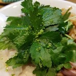 Rock’anDo - カマス煮干出汁のグリーン麺ゆずみつば しお 肉増し